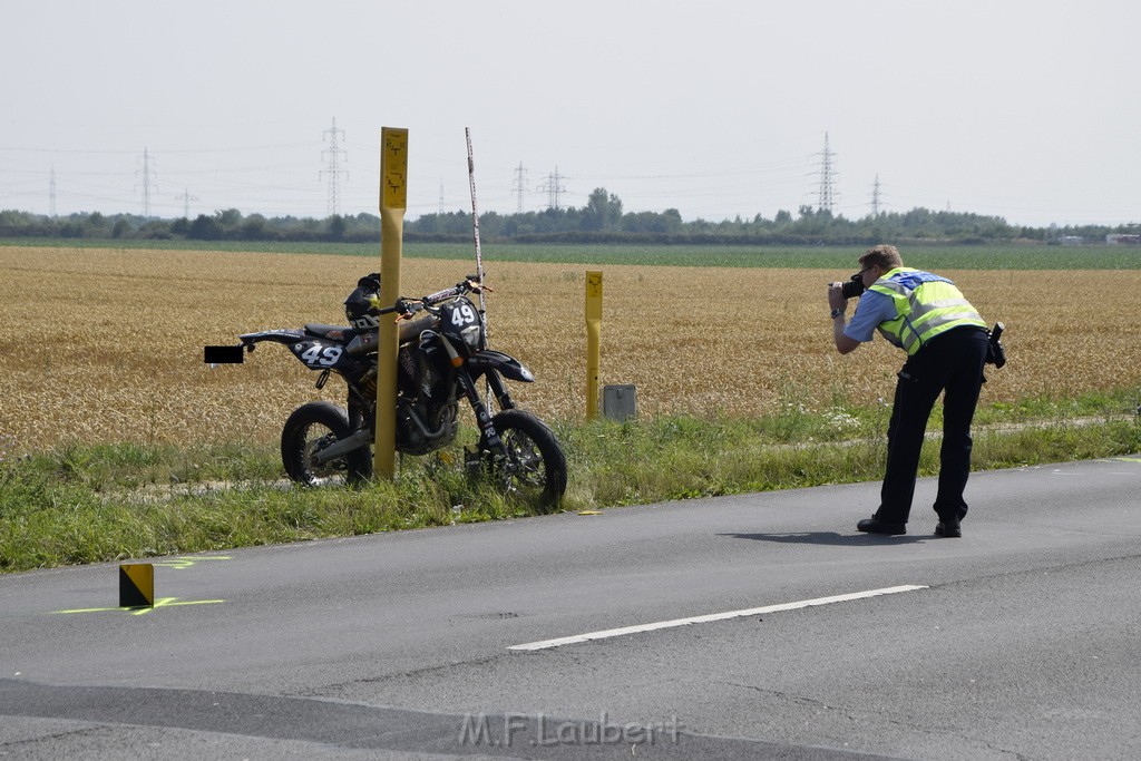 Schwerer Krad Pkw Unfall Koeln Porz Libur Liburer Landstr (Krad Fahrer nach Tagen verstorben) P109.JPG - Miklos Laubert